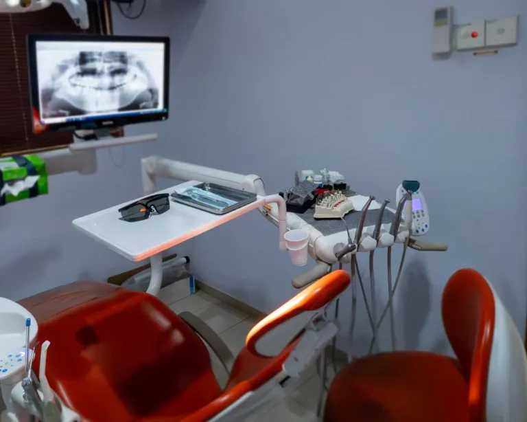 dental-clinic-interior-red