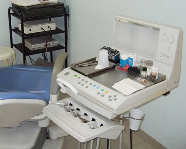 dental-clinic-interior-tools