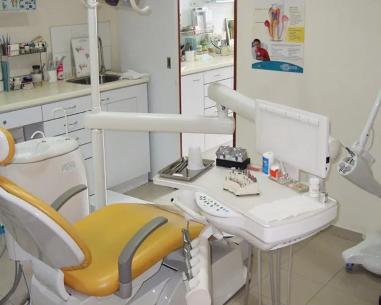 dental-clinic-interior-yellow